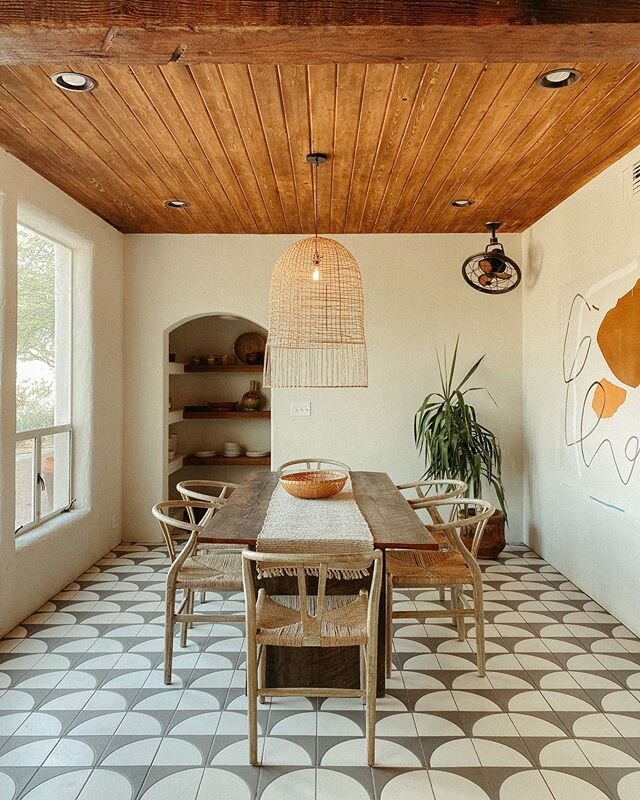 This place is really something special. Natalie and I had the most magical creative weekend at the @jthtucson, and it just hit the blog this morning (link in bio).
.
It can be difficult to find hotels or AirBnb&rsquo;s that practice sustainability, b